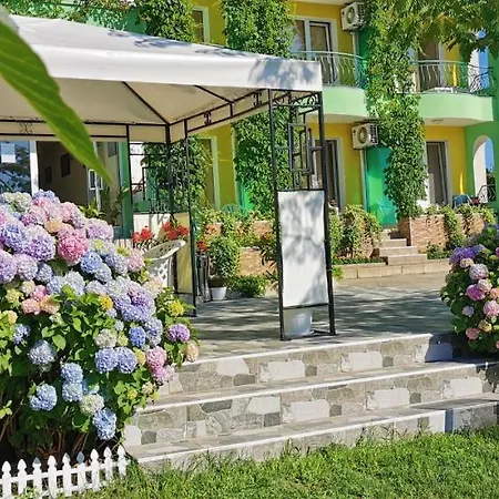 招待所 Kamelia 阿赫托波尔