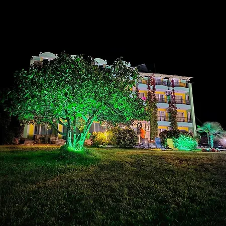 招待所 Kamelia 阿赫托波尔