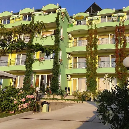 招待所 Kamelia 阿赫托波尔