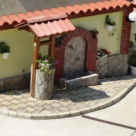 Kamelia 招待所 4*