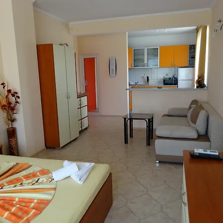 招待所 Kamelia 阿赫托波尔