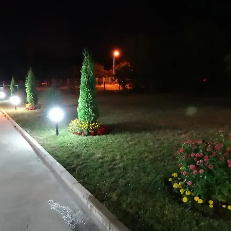 Kamelia 招待所 阿赫托波尔