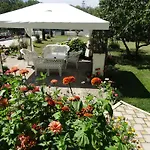 камелия Къща за гости
