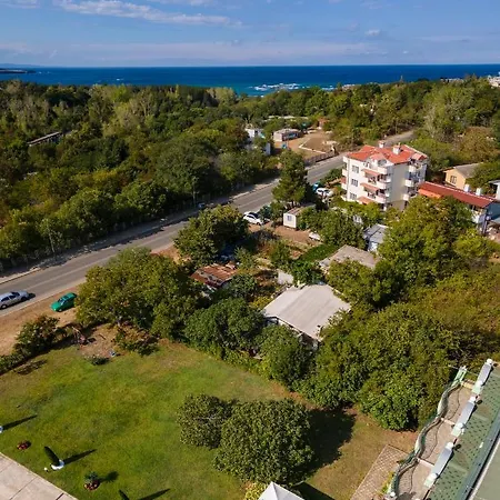 ゲストハウス Kamelia アフトポル