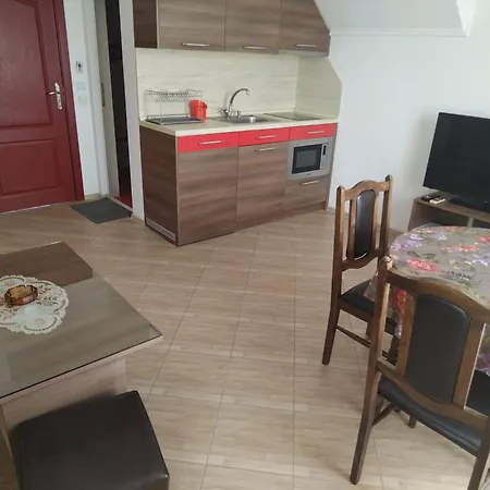 Kamelia ゲストハウス 4*