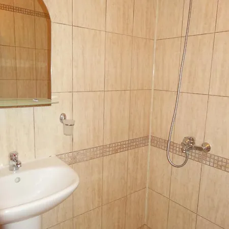 Guest house Kamelia 4*